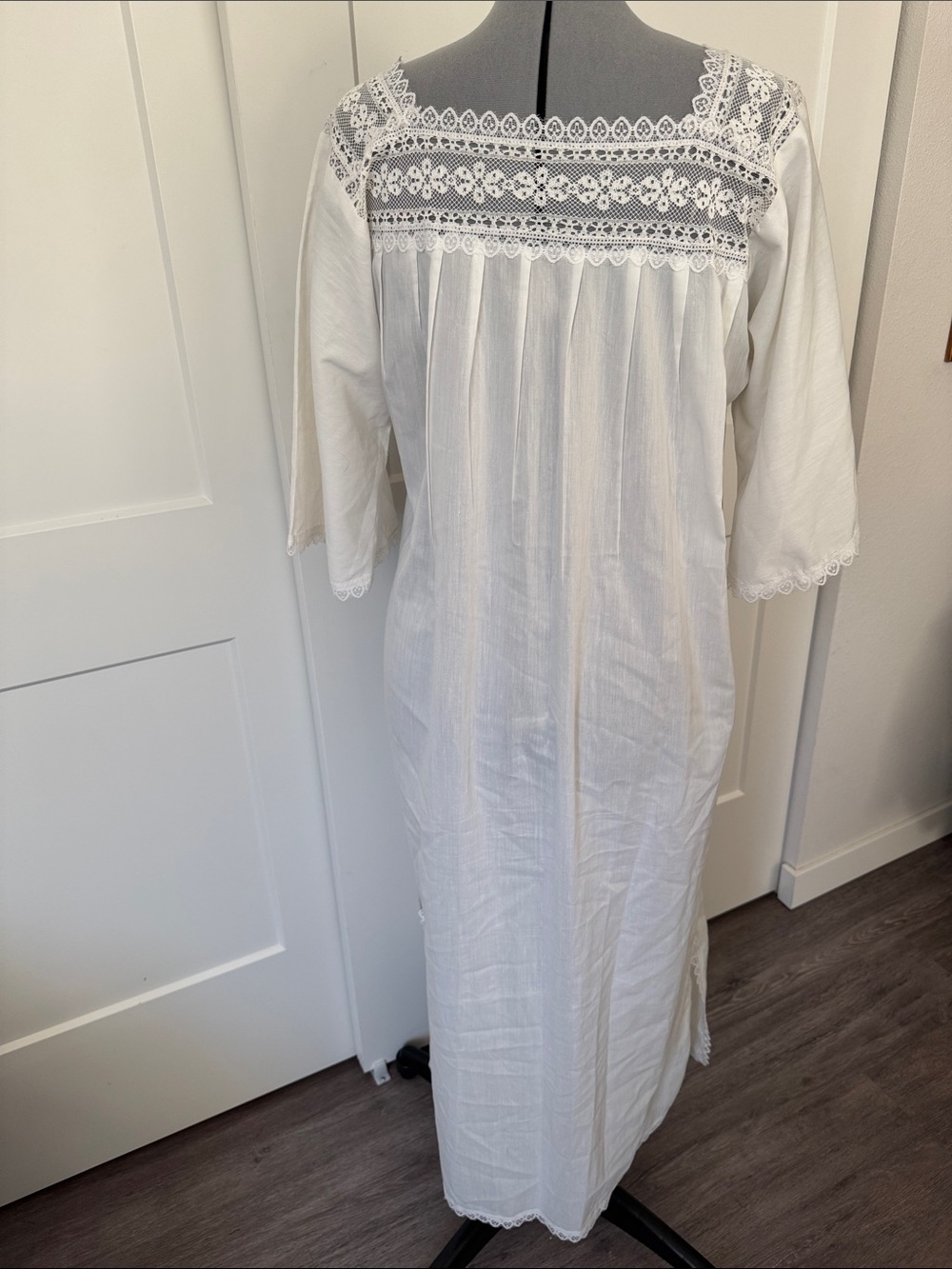 Vintage 70s Embroidered White Boho Maxi Dress with Red Floral Accents - Picture 3 of 8